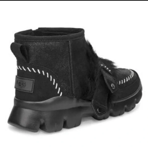 UGG fluff chunky sole black boot. Suede zipper bootie. Size: 5